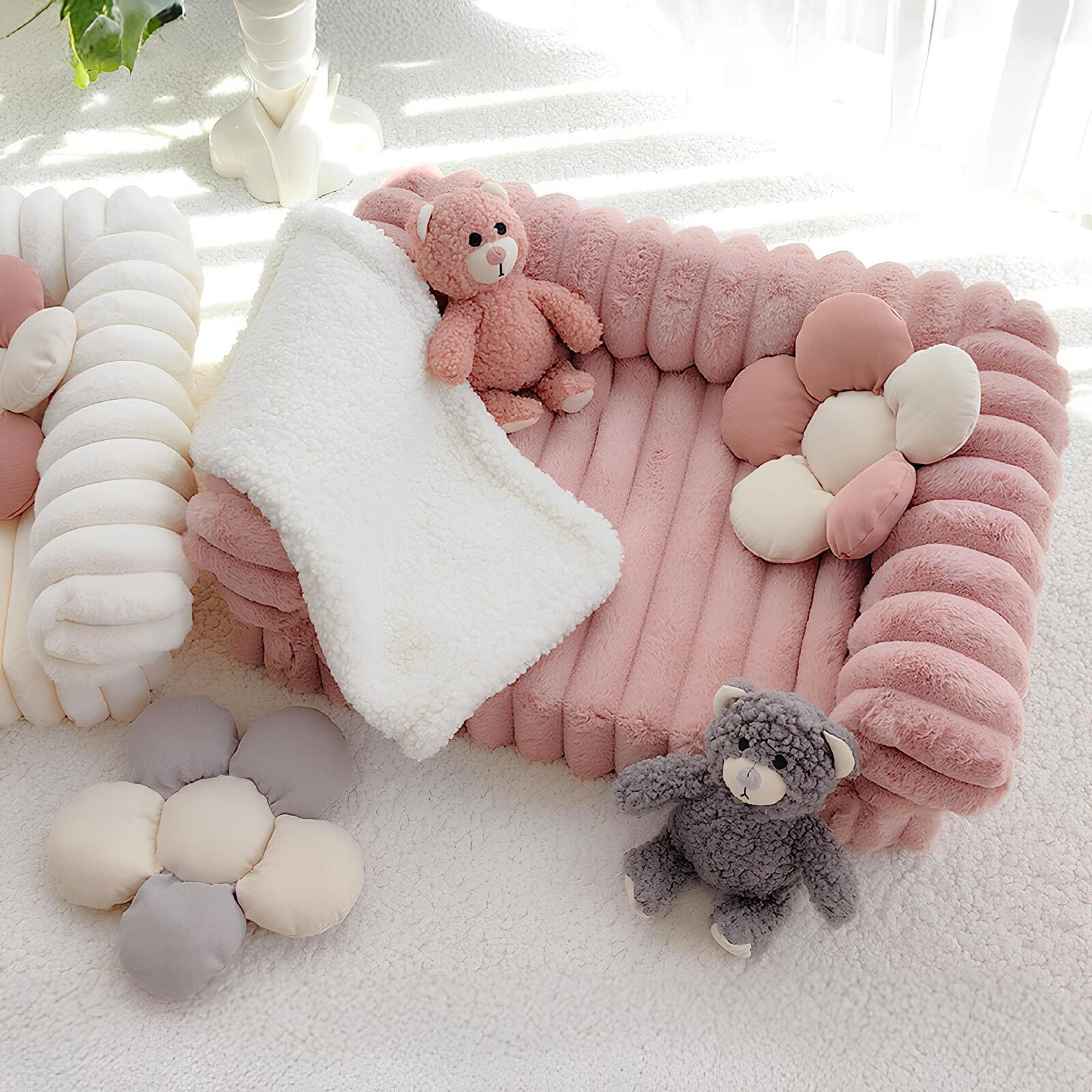 fluffbett-orthopaedisches-hundebett-flauschig-creme-grau-rosa-happyhunde